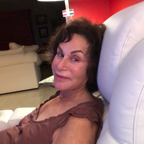 Meet your Posher, Gail - Picture 1 of 1